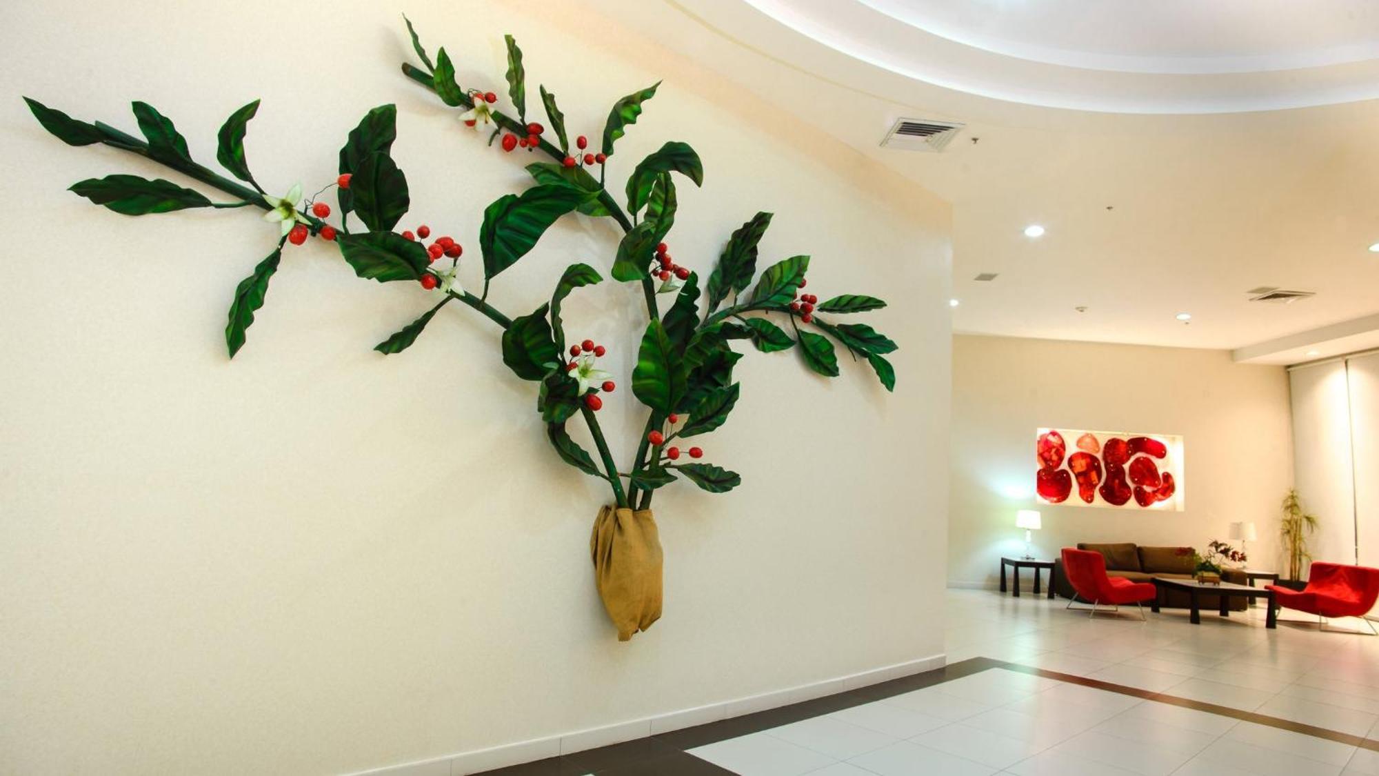 Express By Ihg Hotel 4*