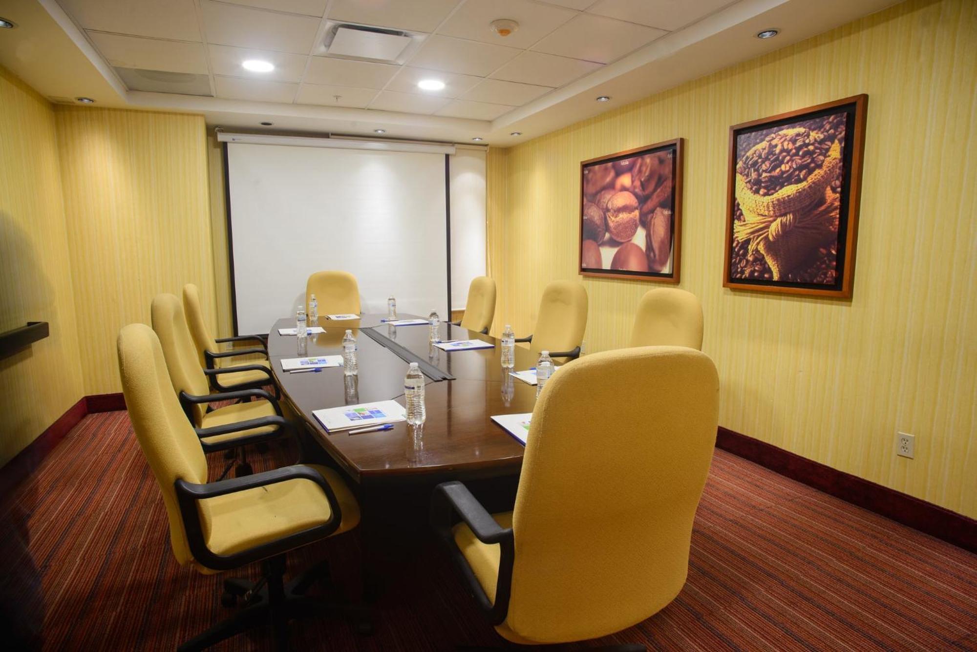 Express By Ihg Hotel