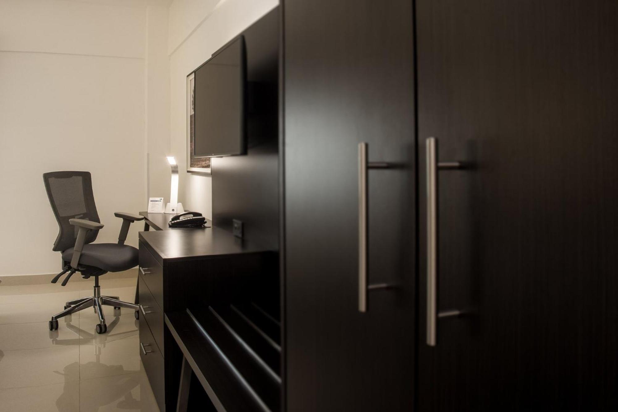 Express By Ihg 4*